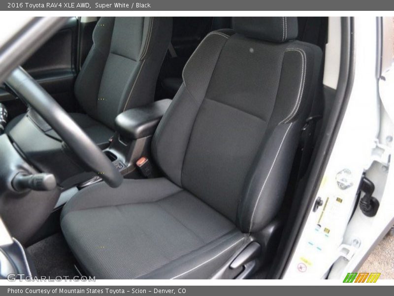 Super White / Black 2016 Toyota RAV4 XLE AWD