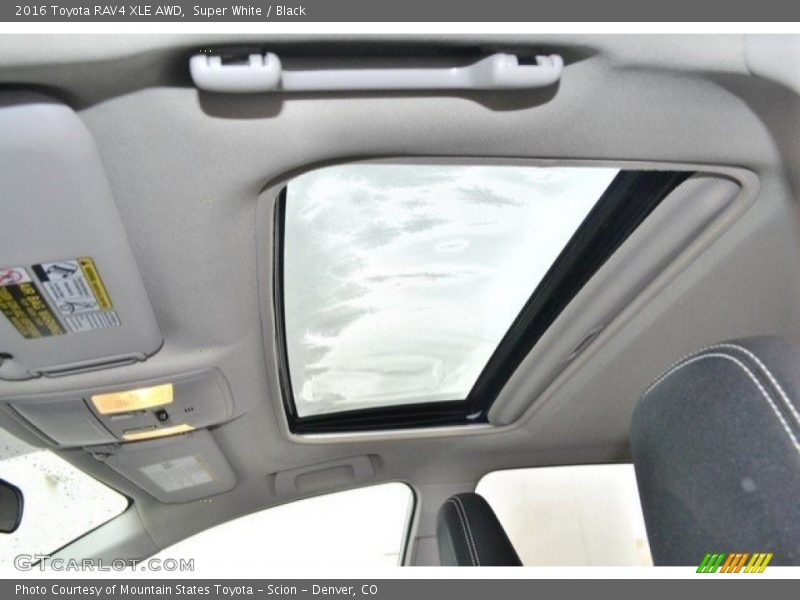 Super White / Black 2016 Toyota RAV4 XLE AWD