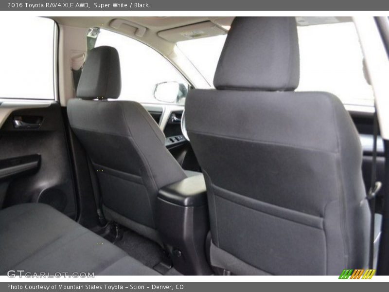 Super White / Black 2016 Toyota RAV4 XLE AWD