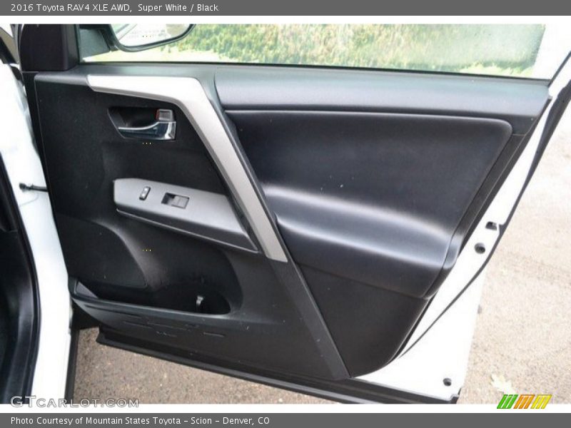 Super White / Black 2016 Toyota RAV4 XLE AWD