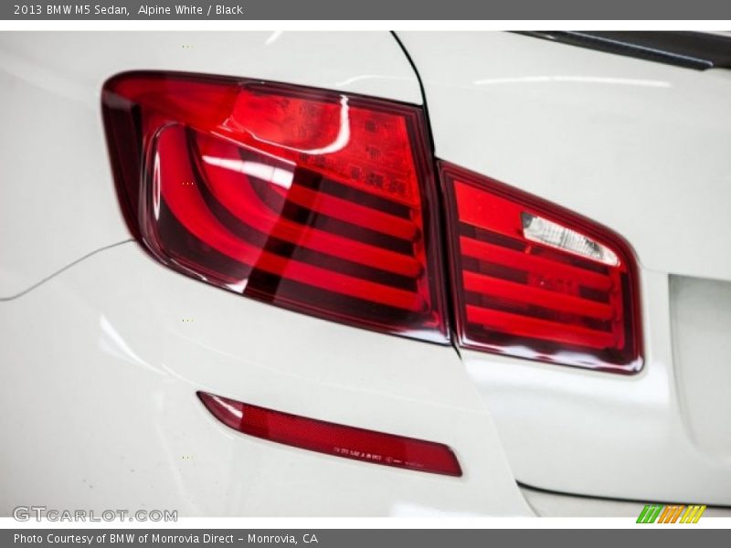 Alpine White / Black 2013 BMW M5 Sedan