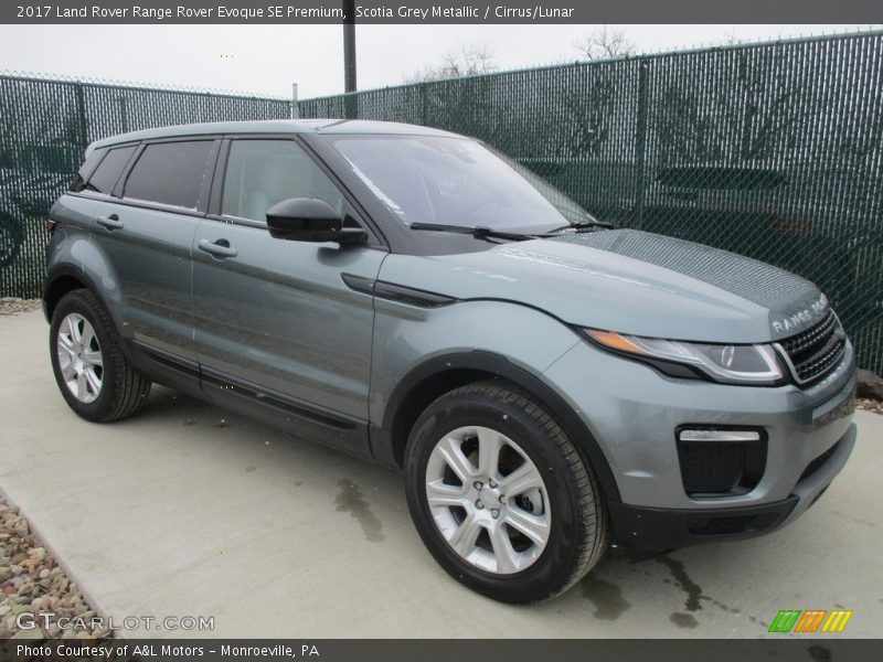 Front 3/4 View of 2017 Range Rover Evoque SE Premium