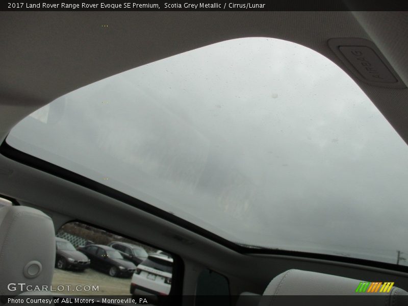 Sunroof of 2017 Range Rover Evoque SE Premium