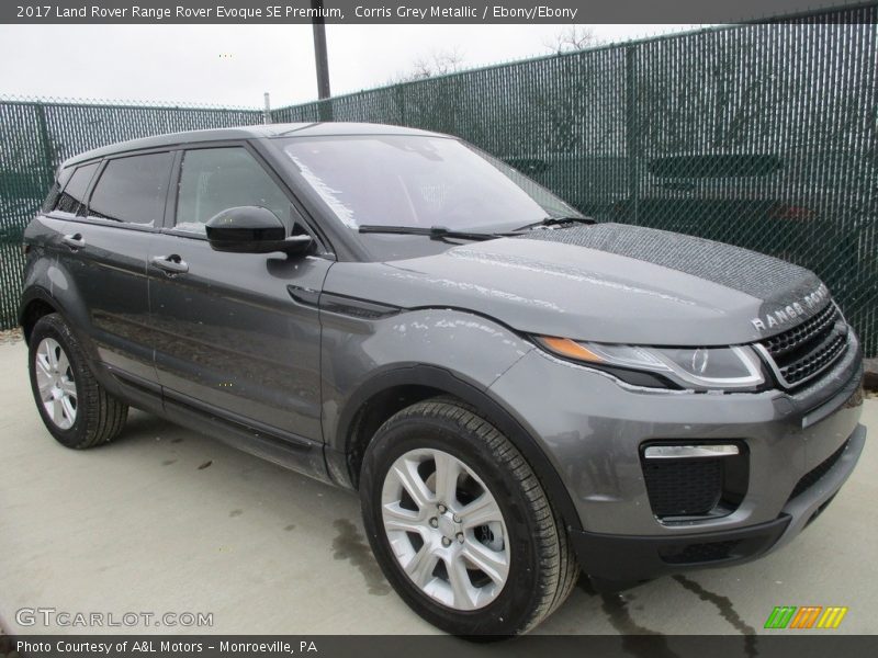 Front 3/4 View of 2017 Range Rover Evoque SE Premium