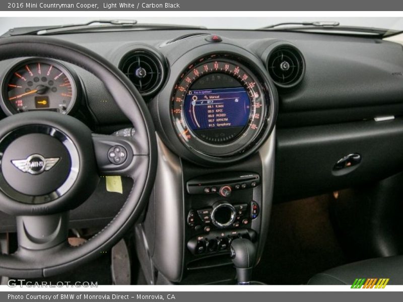 Light White / Carbon Black 2016 Mini Countryman Cooper