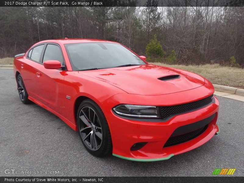 Front 3/4 View of 2017 Charger R/T Scat Pack
