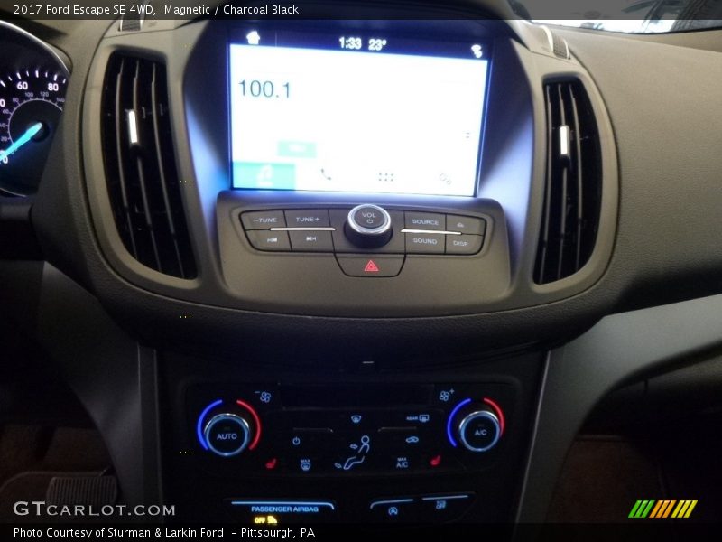 Magnetic / Charcoal Black 2017 Ford Escape SE 4WD