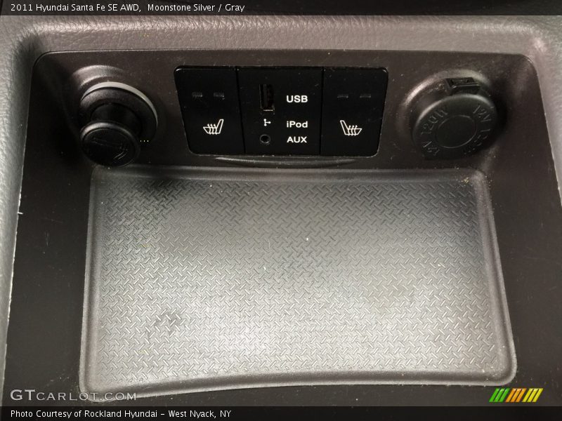 Moonstone Silver / Gray 2011 Hyundai Santa Fe SE AWD