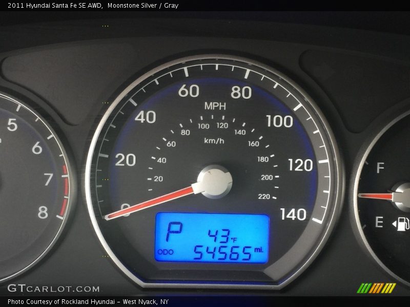 Moonstone Silver / Gray 2011 Hyundai Santa Fe SE AWD