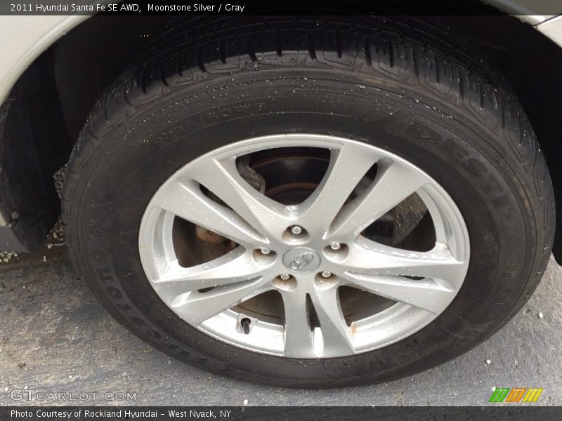 Moonstone Silver / Gray 2011 Hyundai Santa Fe SE AWD