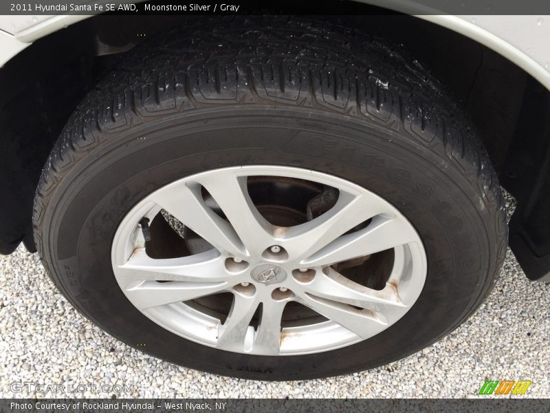 Moonstone Silver / Gray 2011 Hyundai Santa Fe SE AWD