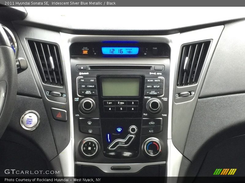 Iridescent Silver Blue Metallic / Black 2011 Hyundai Sonata SE