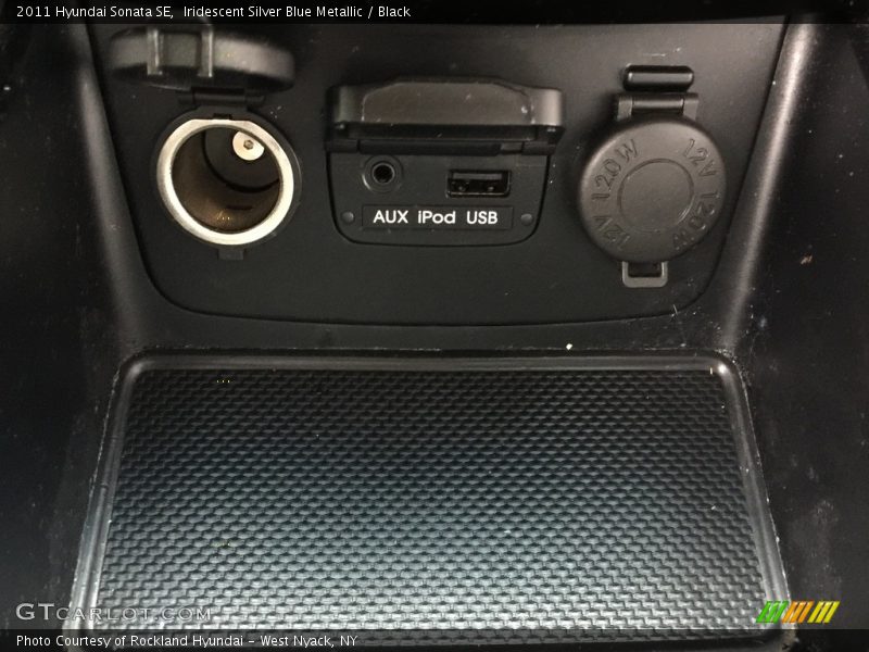 Iridescent Silver Blue Metallic / Black 2011 Hyundai Sonata SE