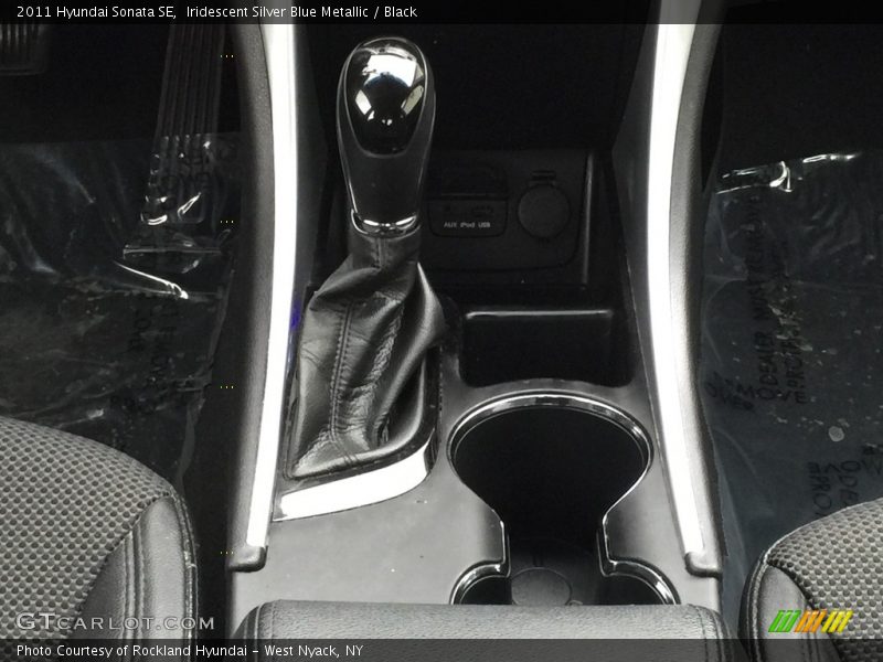 Iridescent Silver Blue Metallic / Black 2011 Hyundai Sonata SE