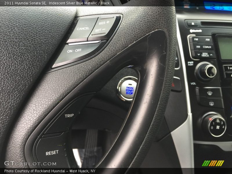 Iridescent Silver Blue Metallic / Black 2011 Hyundai Sonata SE