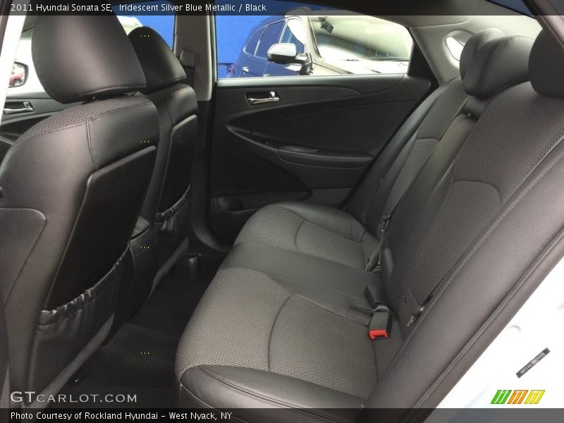 Iridescent Silver Blue Metallic / Black 2011 Hyundai Sonata SE