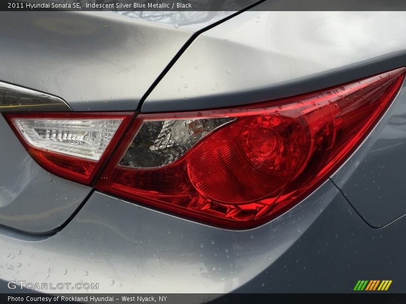 Iridescent Silver Blue Metallic / Black 2011 Hyundai Sonata SE