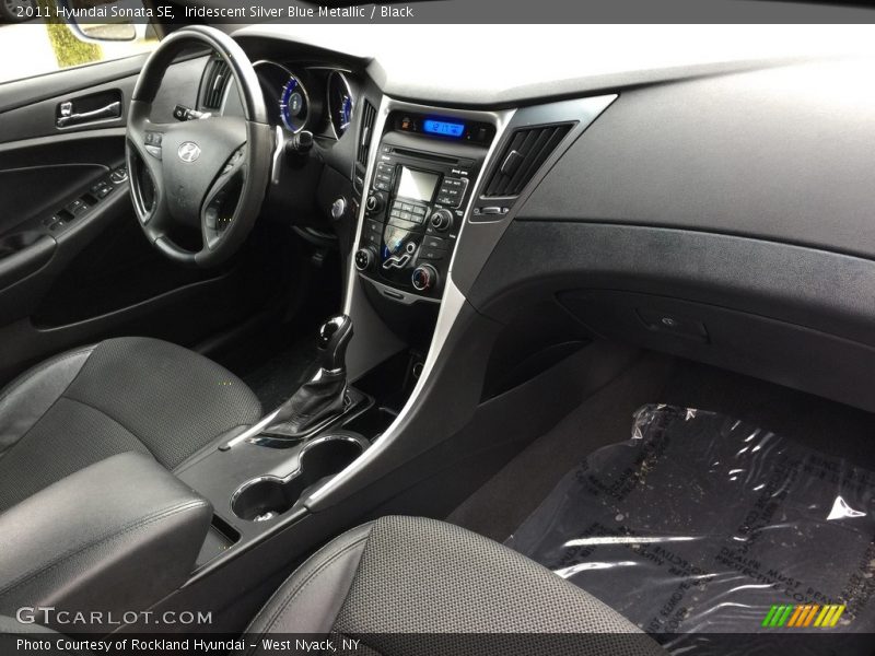 Iridescent Silver Blue Metallic / Black 2011 Hyundai Sonata SE