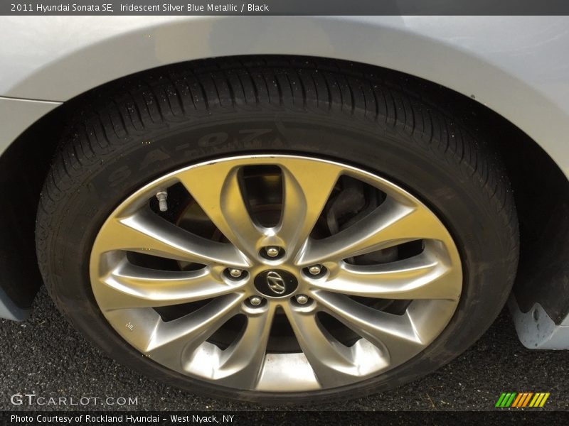 Iridescent Silver Blue Metallic / Black 2011 Hyundai Sonata SE