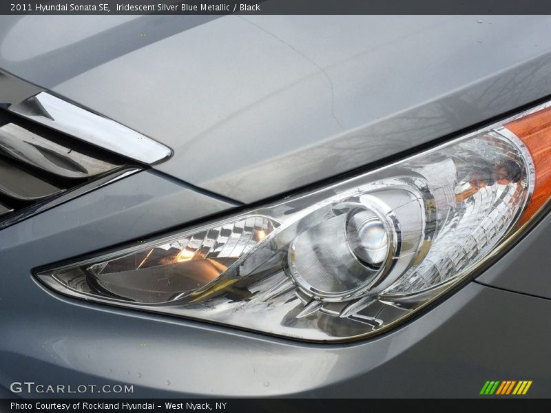Iridescent Silver Blue Metallic / Black 2011 Hyundai Sonata SE