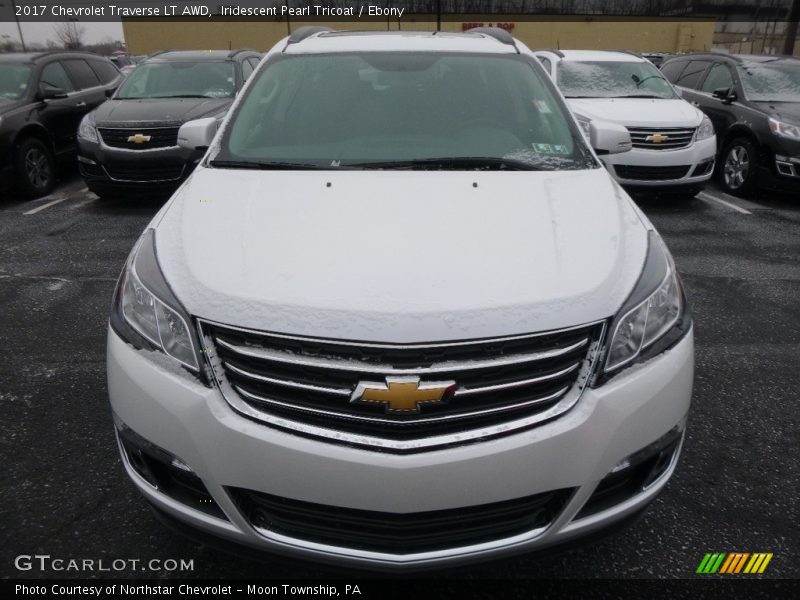 Iridescent Pearl Tricoat / Ebony 2017 Chevrolet Traverse LT AWD