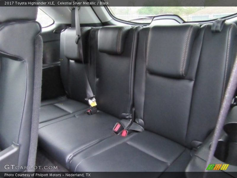 Celestial Silver Metallic / Black 2017 Toyota Highlander XLE