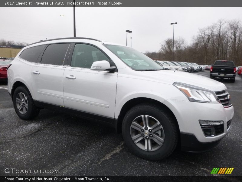 Iridescent Pearl Tricoat / Ebony 2017 Chevrolet Traverse LT AWD