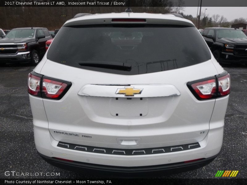 Iridescent Pearl Tricoat / Ebony 2017 Chevrolet Traverse LT AWD