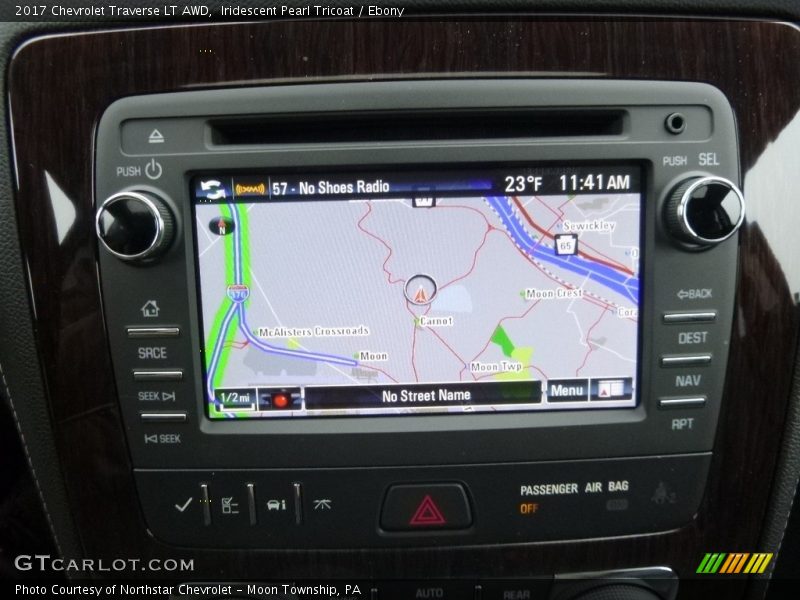 Iridescent Pearl Tricoat / Ebony 2017 Chevrolet Traverse LT AWD