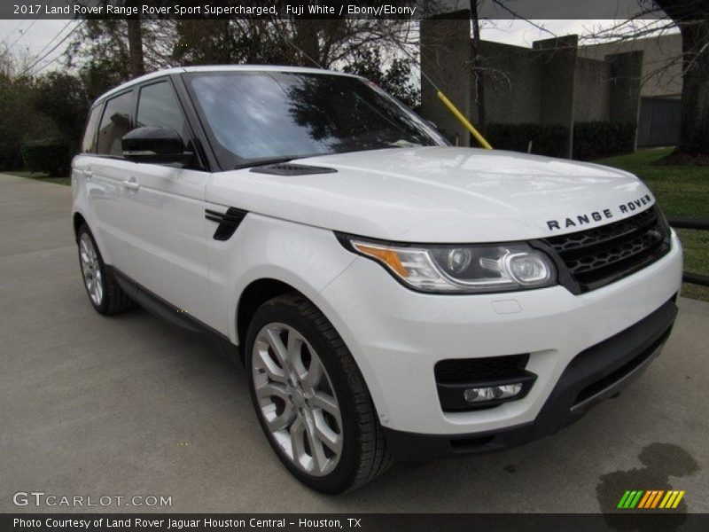 Front 3/4 View of 2017 Range Rover Sport Supercharged