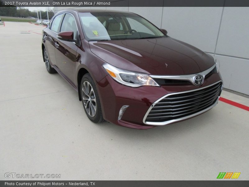 Front 3/4 View of 2017 Avalon XLE