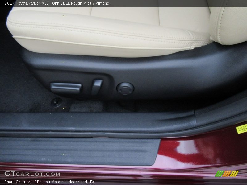 Ohh La La Rough Mica / Almond 2017 Toyota Avalon XLE