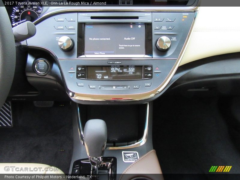Controls of 2017 Avalon XLE