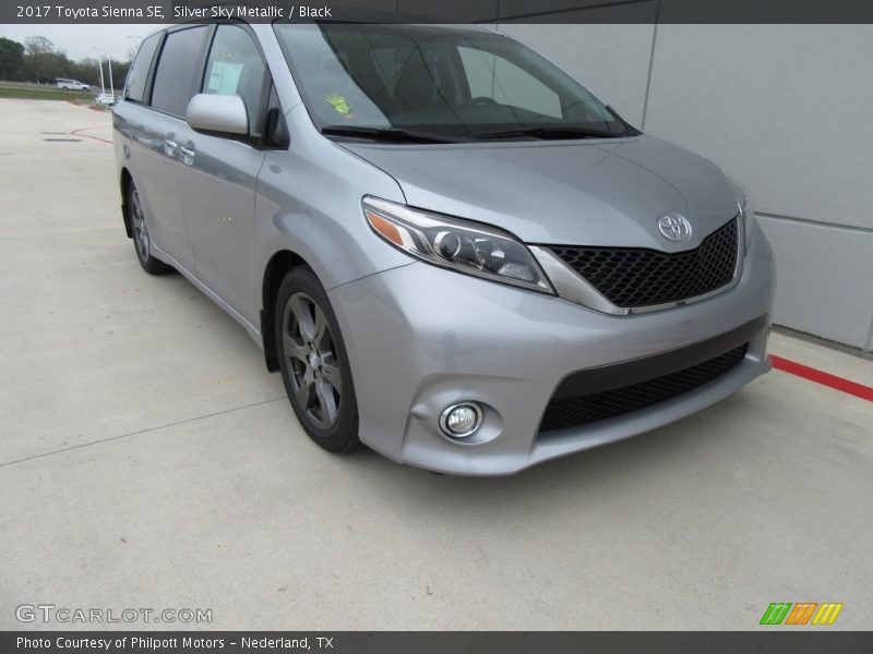 Front 3/4 View of 2017 Sienna SE