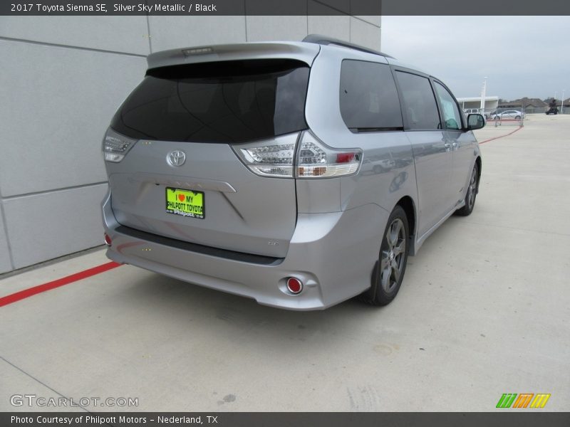 Silver Sky Metallic / Black 2017 Toyota Sienna SE