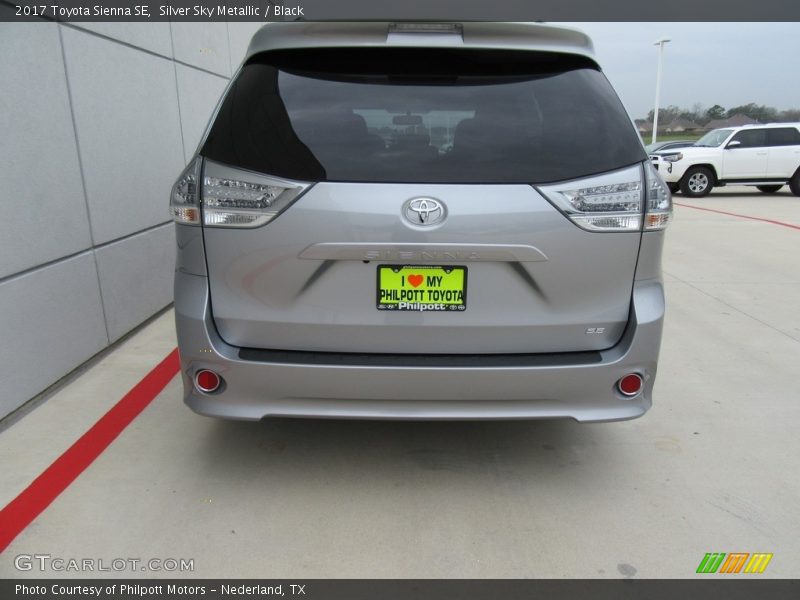 Silver Sky Metallic / Black 2017 Toyota Sienna SE