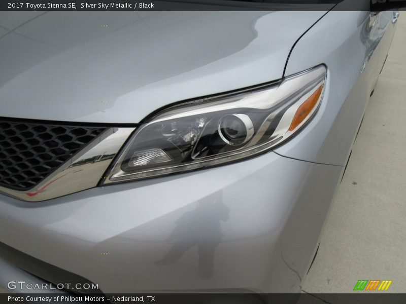 Silver Sky Metallic / Black 2017 Toyota Sienna SE