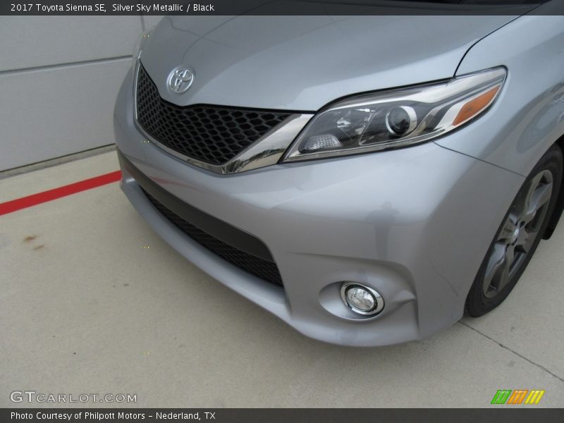 Silver Sky Metallic / Black 2017 Toyota Sienna SE