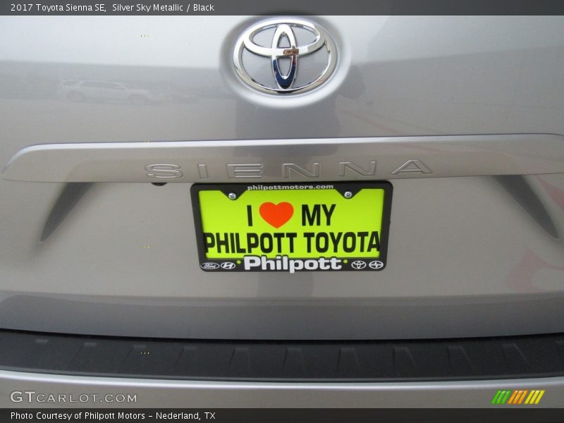 Silver Sky Metallic / Black 2017 Toyota Sienna SE