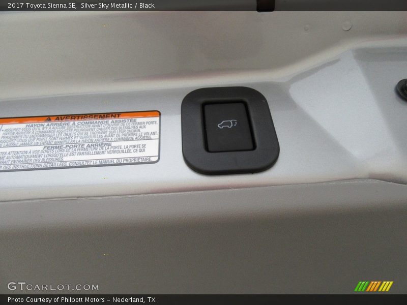 Silver Sky Metallic / Black 2017 Toyota Sienna SE