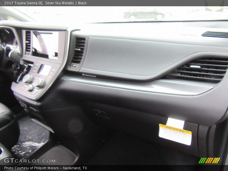 Silver Sky Metallic / Black 2017 Toyota Sienna SE