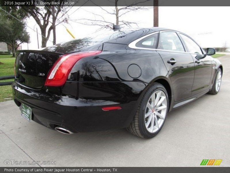 Ebony Black / Jet/Jet 2016 Jaguar XJ 3.0