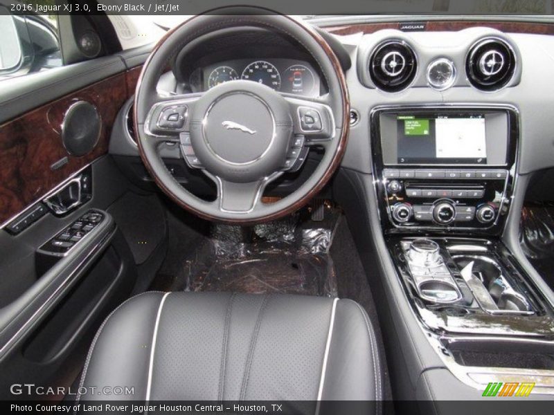 Ebony Black / Jet/Jet 2016 Jaguar XJ 3.0