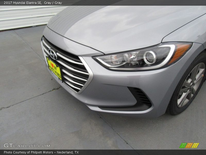 Gray / Gray 2017 Hyundai Elantra SE