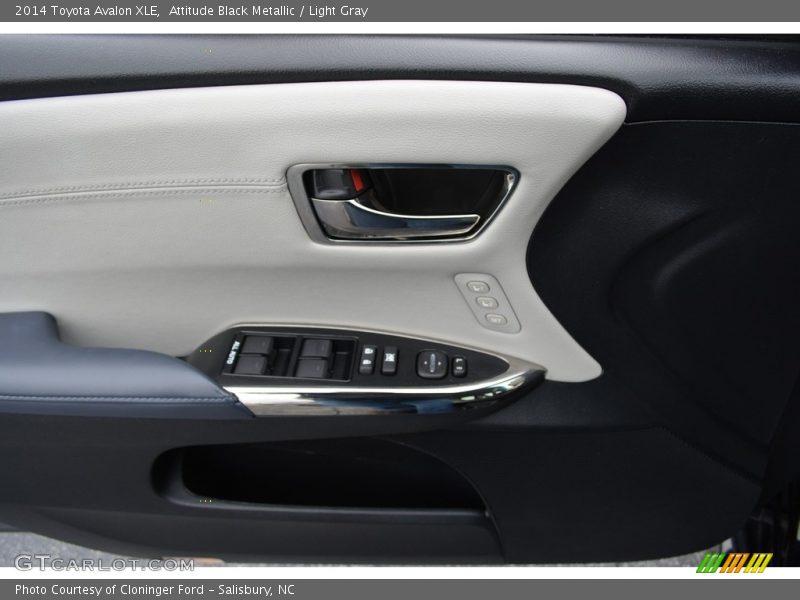 Attitude Black Metallic / Light Gray 2014 Toyota Avalon XLE