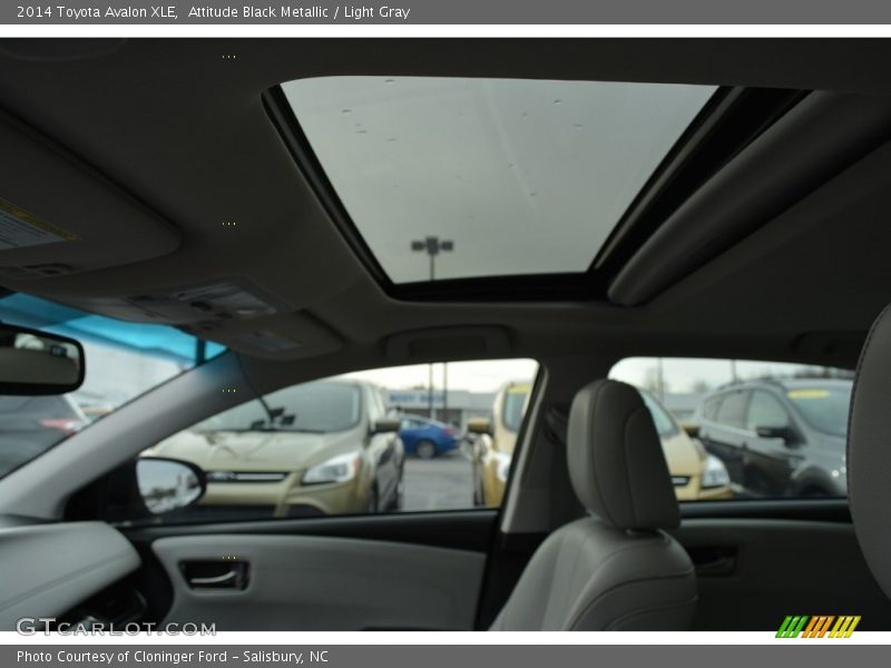 Attitude Black Metallic / Light Gray 2014 Toyota Avalon XLE