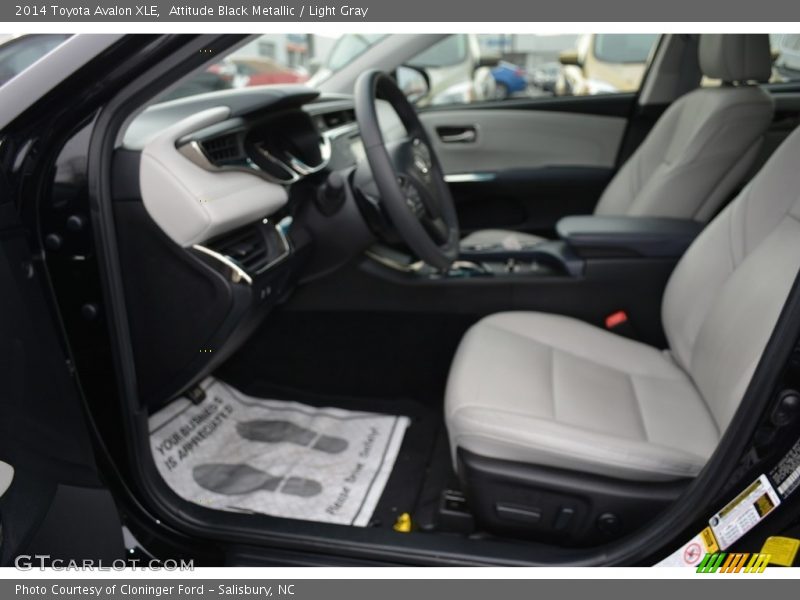 Attitude Black Metallic / Light Gray 2014 Toyota Avalon XLE