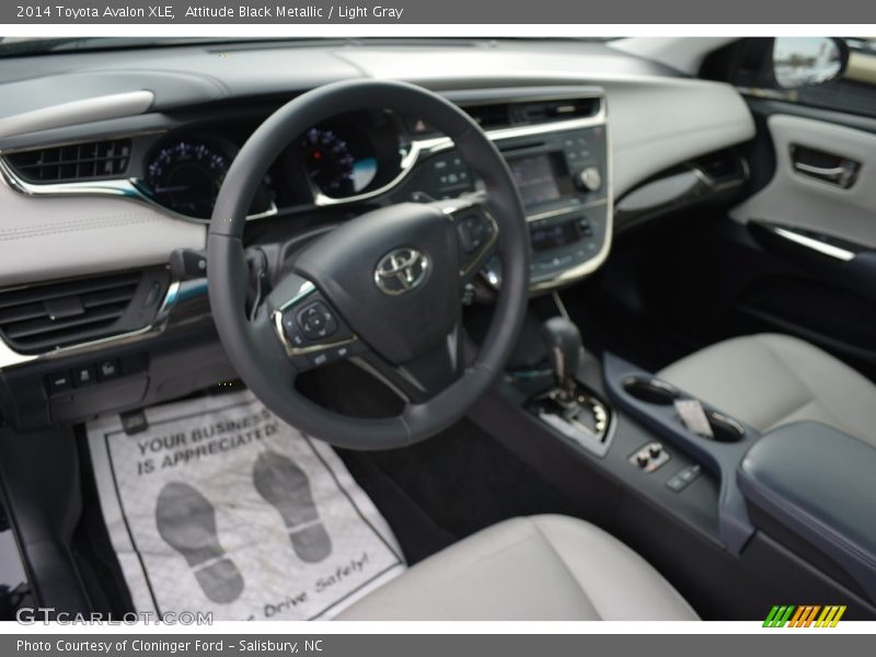 Attitude Black Metallic / Light Gray 2014 Toyota Avalon XLE