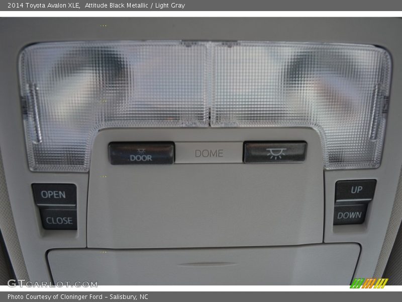 Attitude Black Metallic / Light Gray 2014 Toyota Avalon XLE