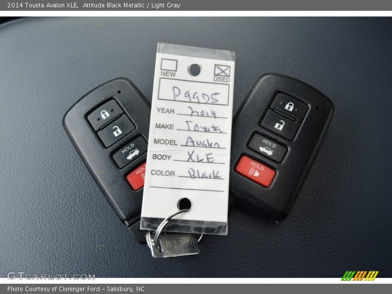 Attitude Black Metallic / Light Gray 2014 Toyota Avalon XLE